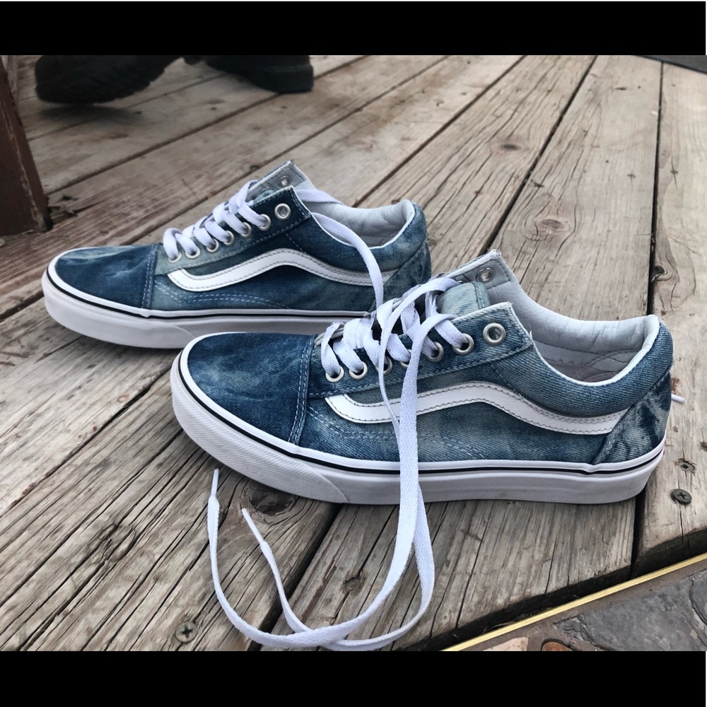 Size 8 in women’s vans in very good condition